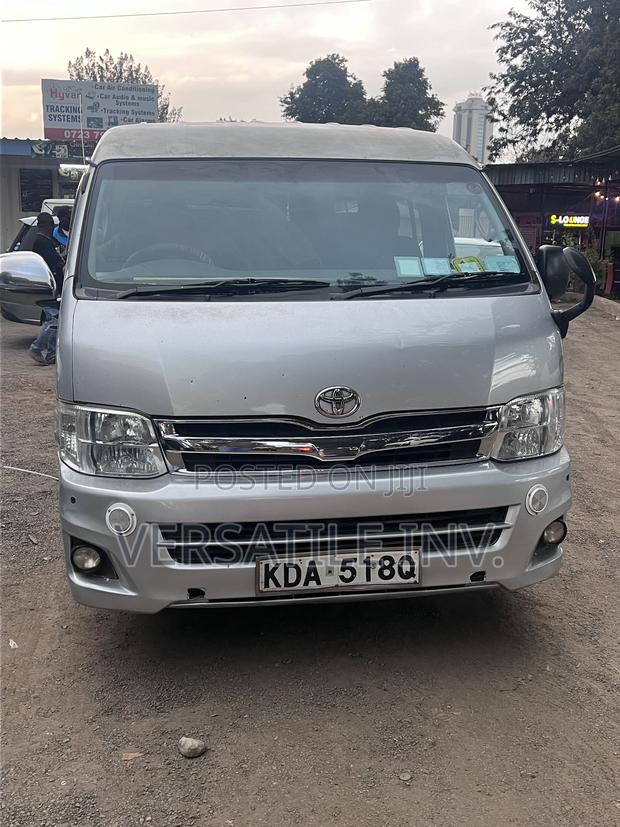 Toyota HiAce 2014 Silver