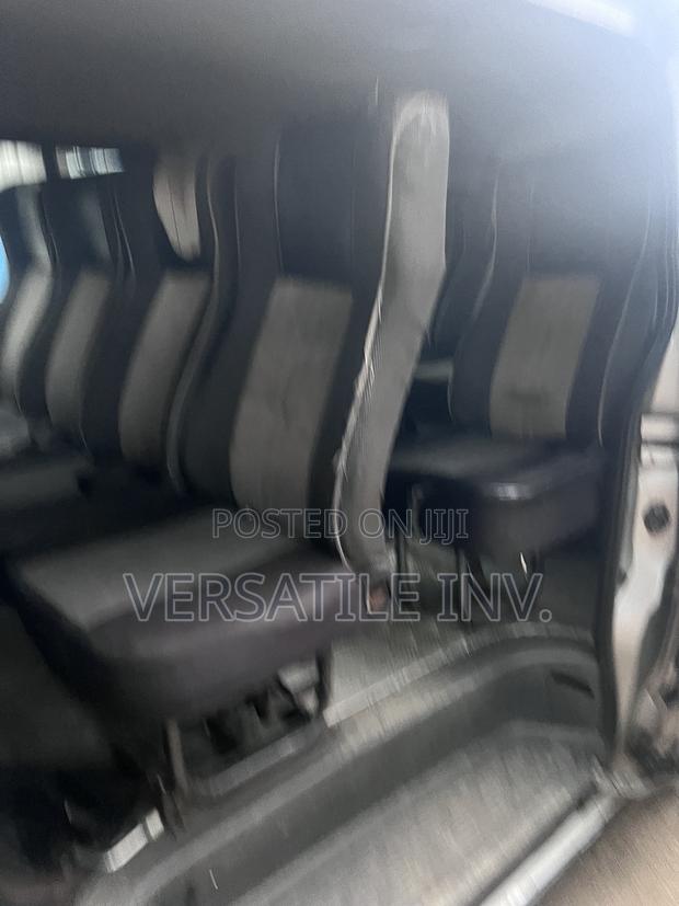 Toyota HiAce 2014 Silver - thumbnail 10