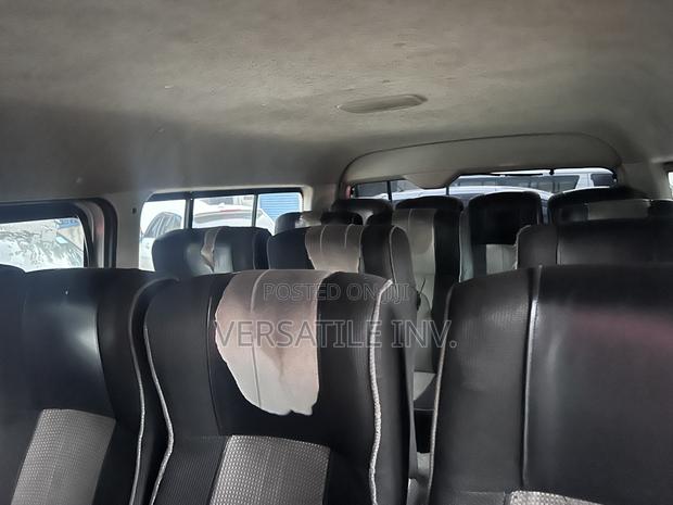 Toyota HiAce 2014 Silver - thumbnail 5