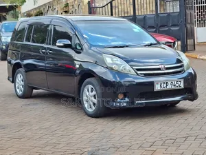 Toyota ISIS 2010 Black