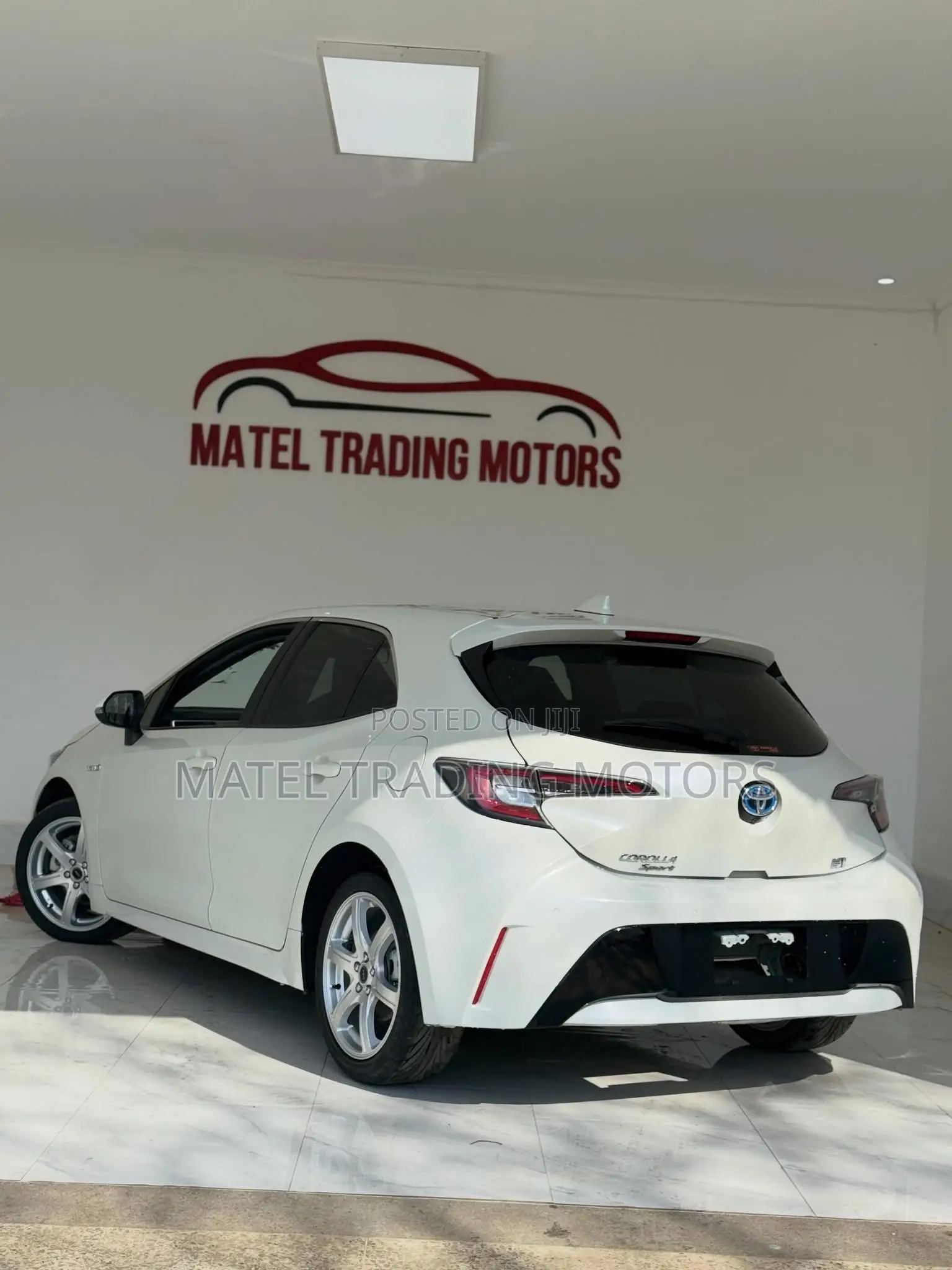Toyota Corolla SE (1.8L 4cyl 6M) 2019 White