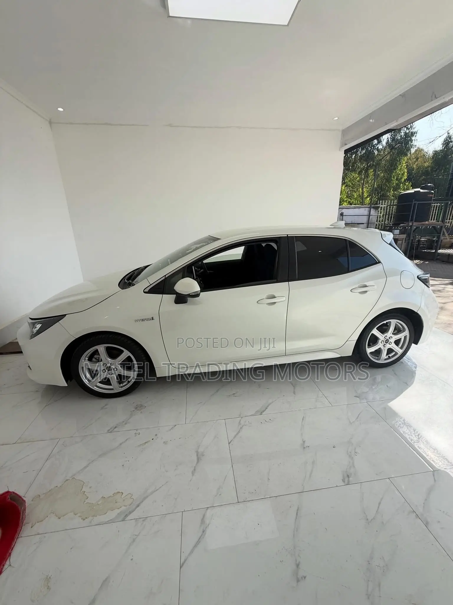 Toyota Corolla SE (1.8L 4cyl 6M) 2019 White