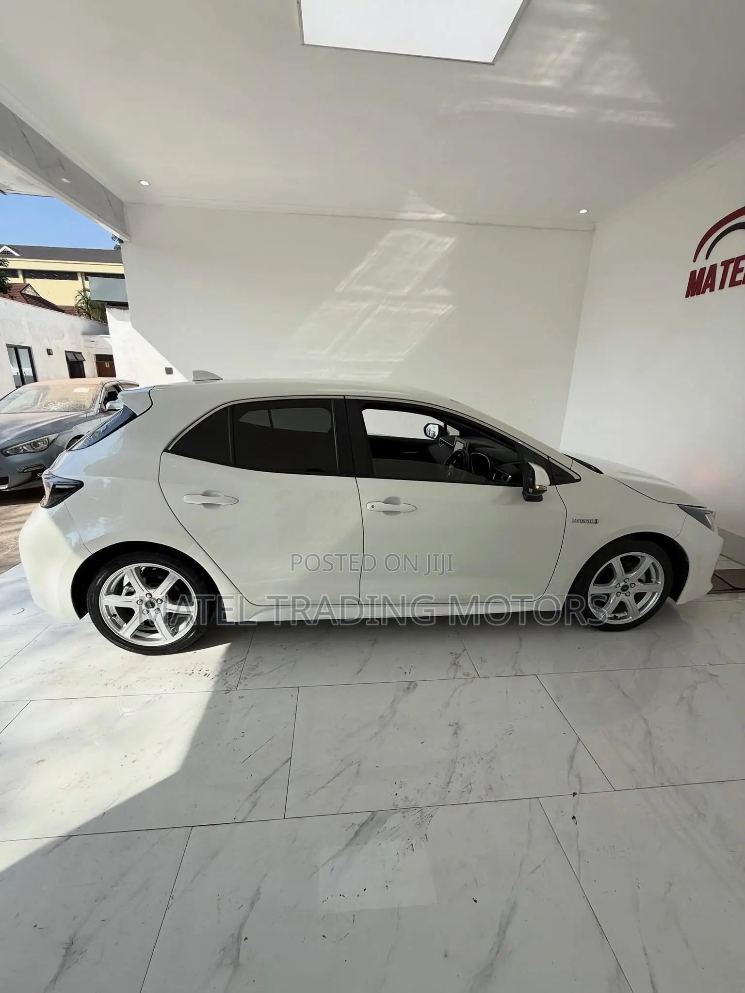 Toyota Corolla SE (1.8L 4cyl 6M) 2019 White