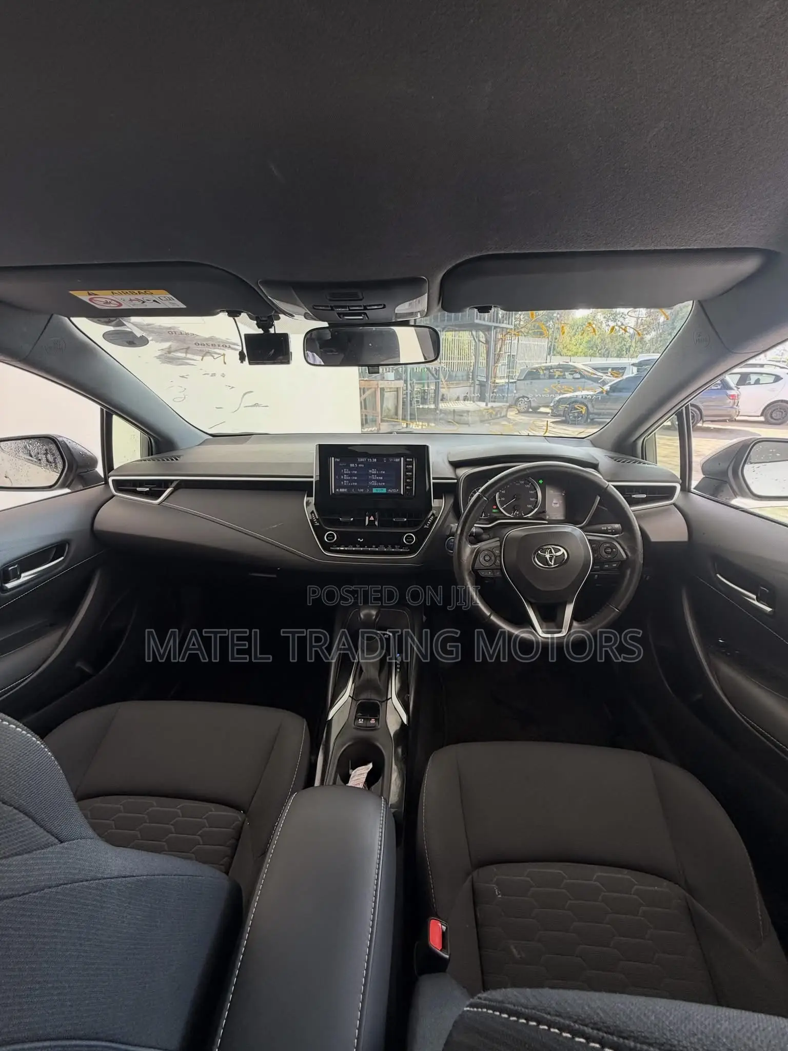 Toyota Corolla SE (1.8L 4cyl 6M) 2019 White