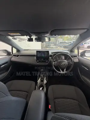Toyota Corolla SE (1.8L 4cyl 6M) 2019 White