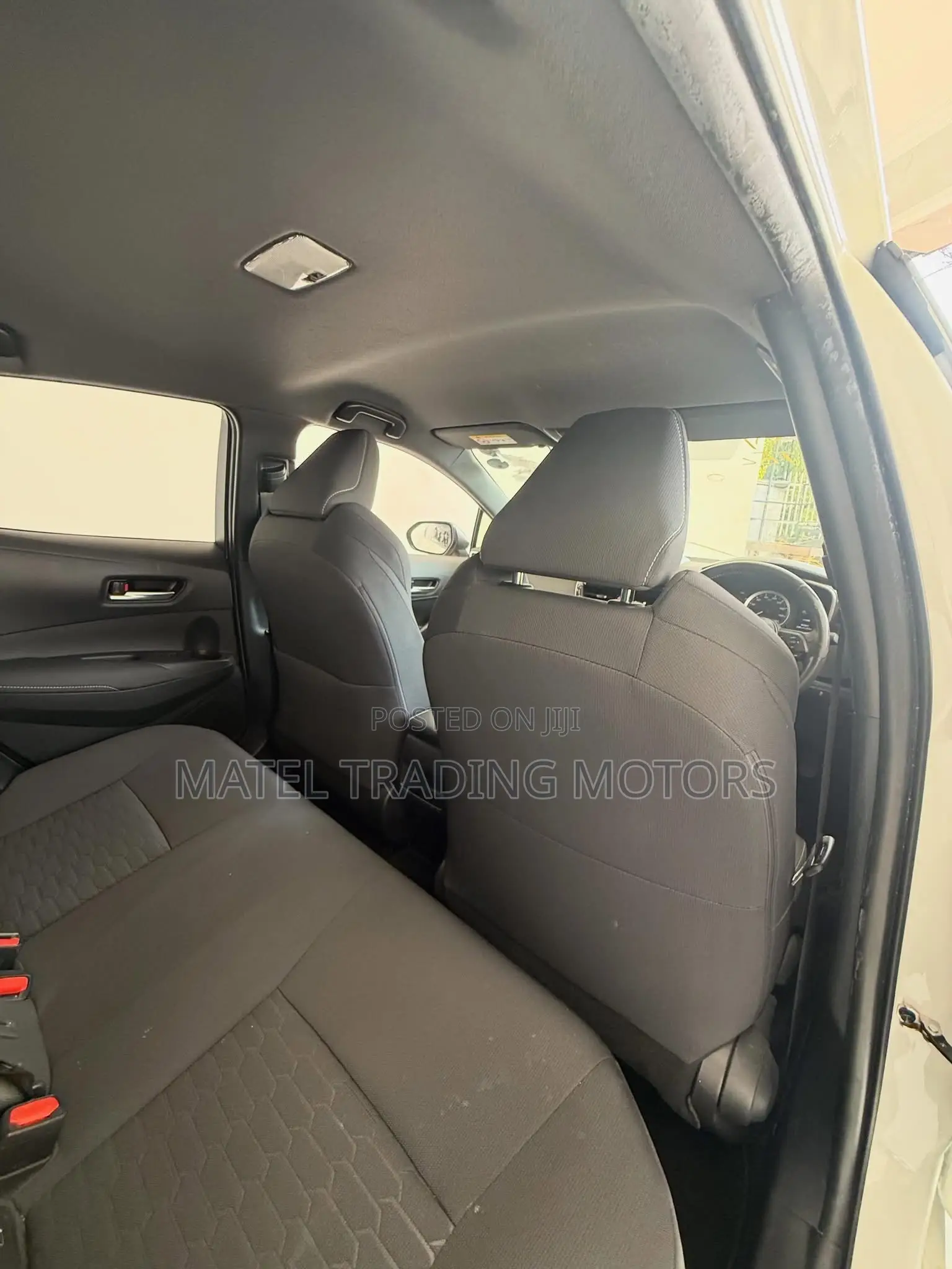 Toyota Corolla SE (1.8L 4cyl 6M) 2019 White