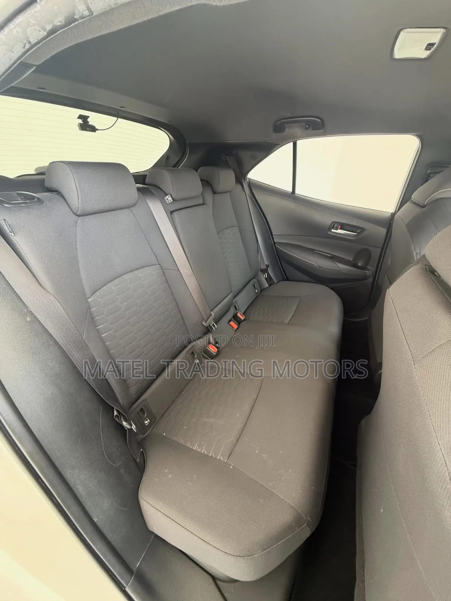 Toyota Corolla SE (1.8L 4cyl 6M) 2019 White