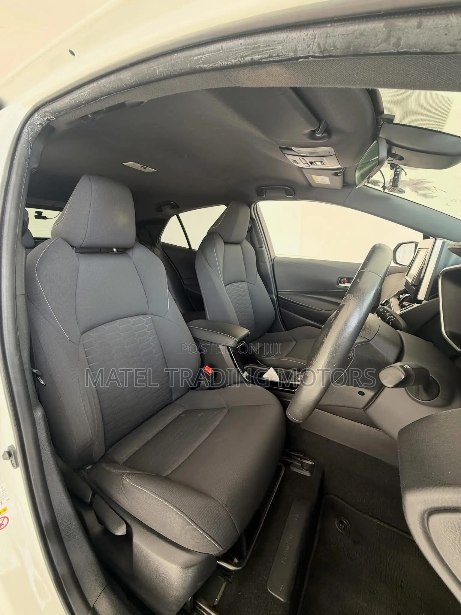 Toyota Corolla SE (1.8L 4cyl 6M) 2019 White