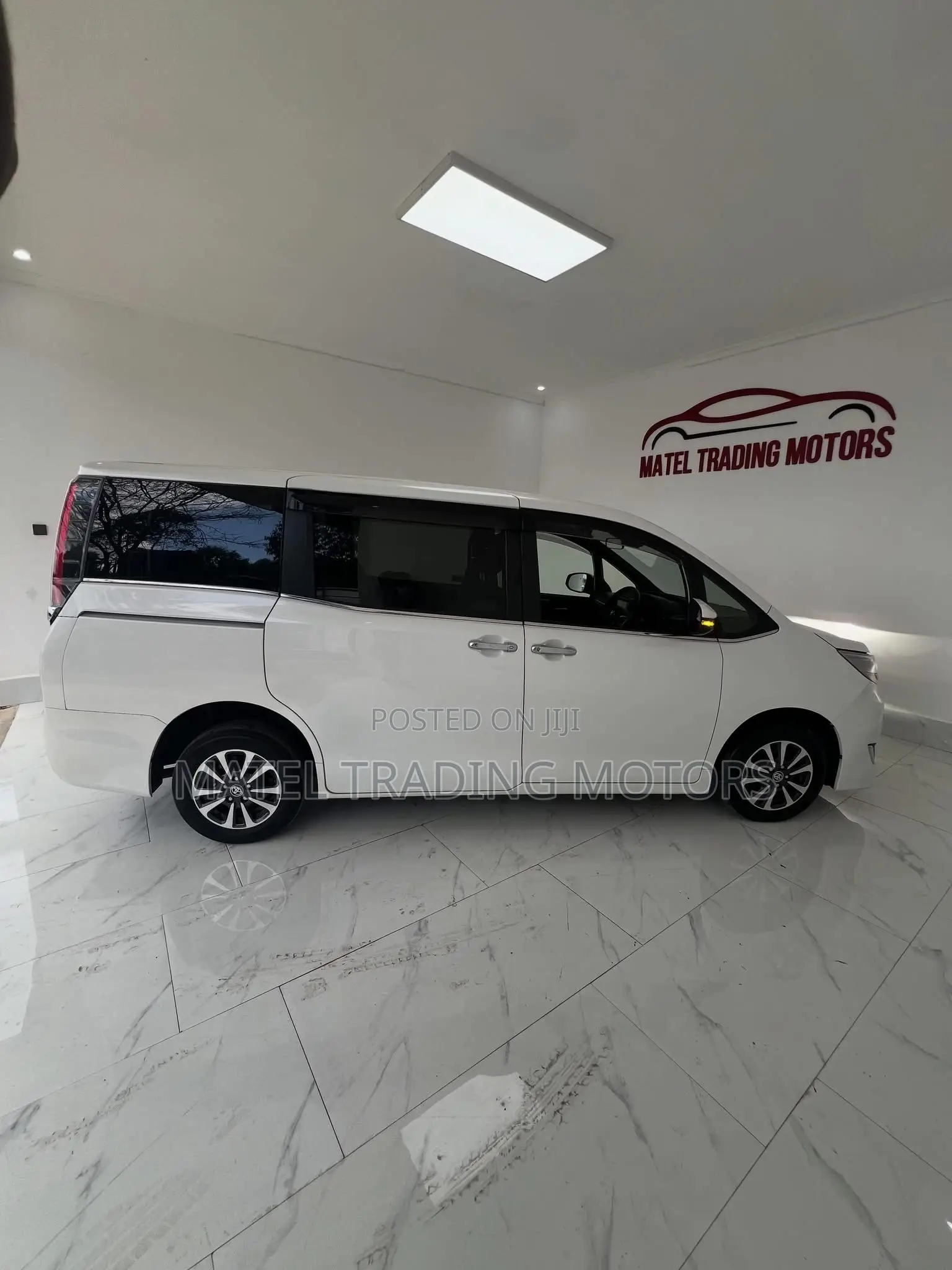 Toyota Esquire 2.0 AWD (7 seater) 2019 White