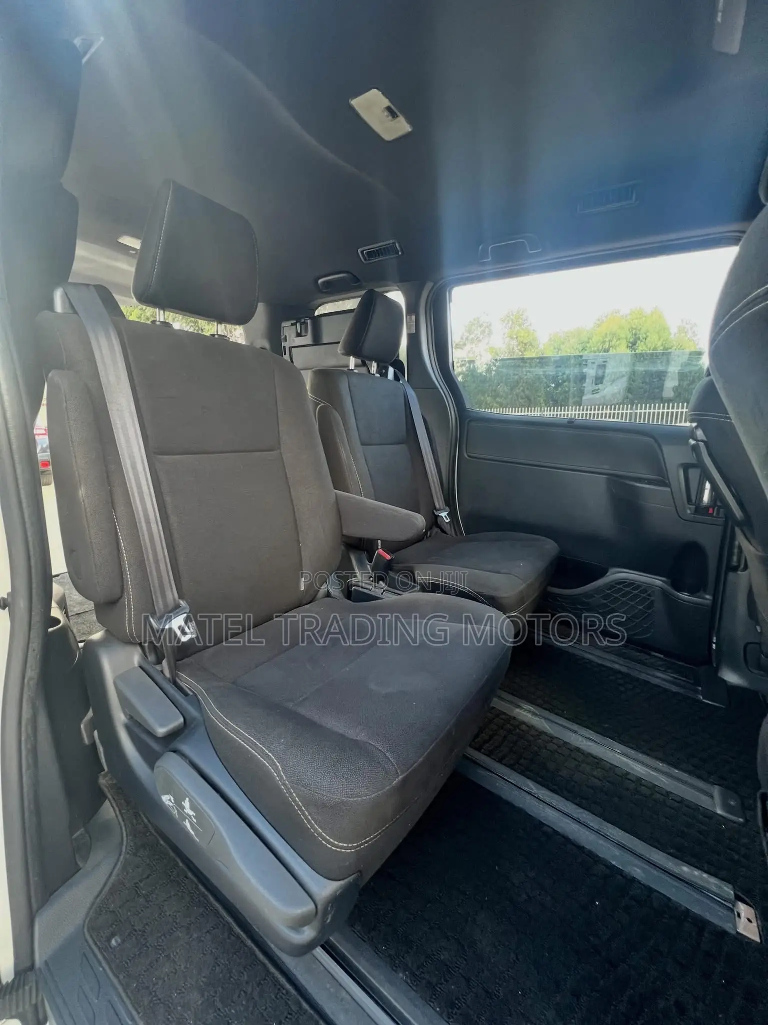 Toyota Esquire 2.0 AWD (7 seater) 2019 White