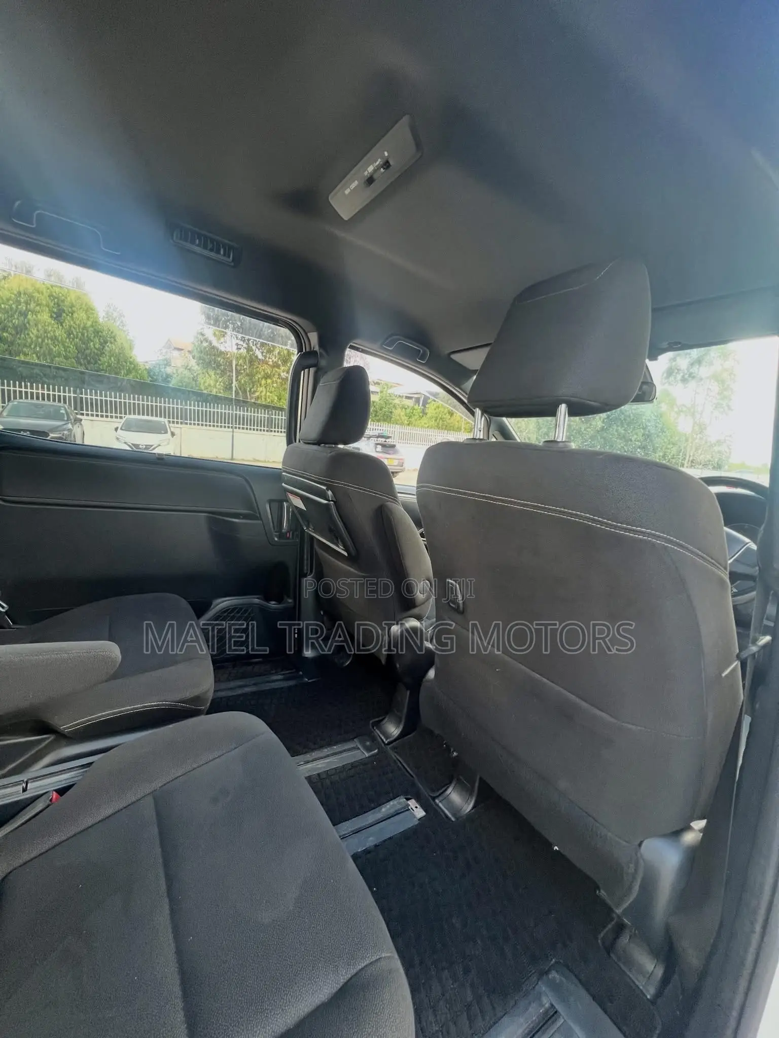 Toyota Esquire 2.0 AWD (7 seater) 2019 White