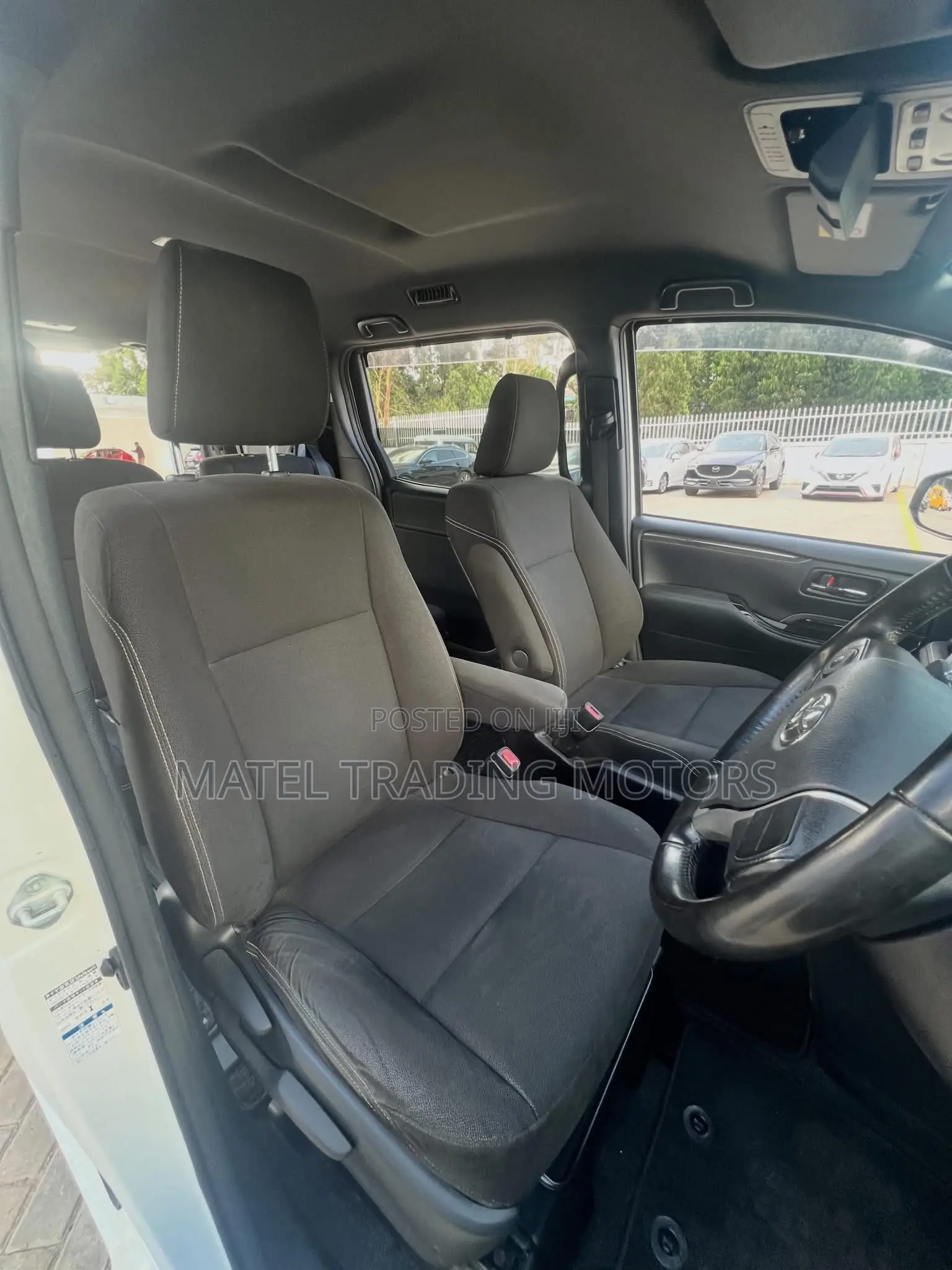 Toyota Esquire 2.0 AWD (7 seater) 2019 White