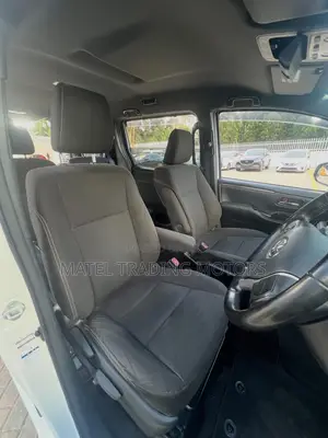 Toyota Esquire 2.0 AWD (7 seater) 2019 White