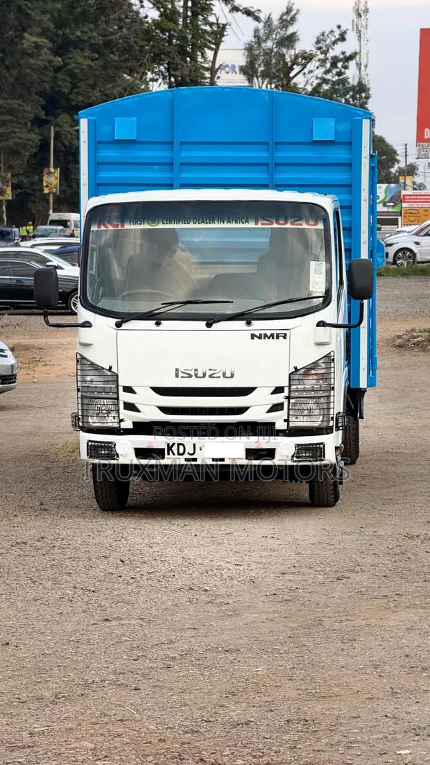 2022 Isuzu NMR - thumbnail 3