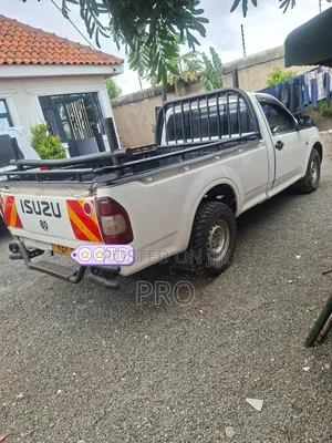 Isuzu D-MAX 2012 White