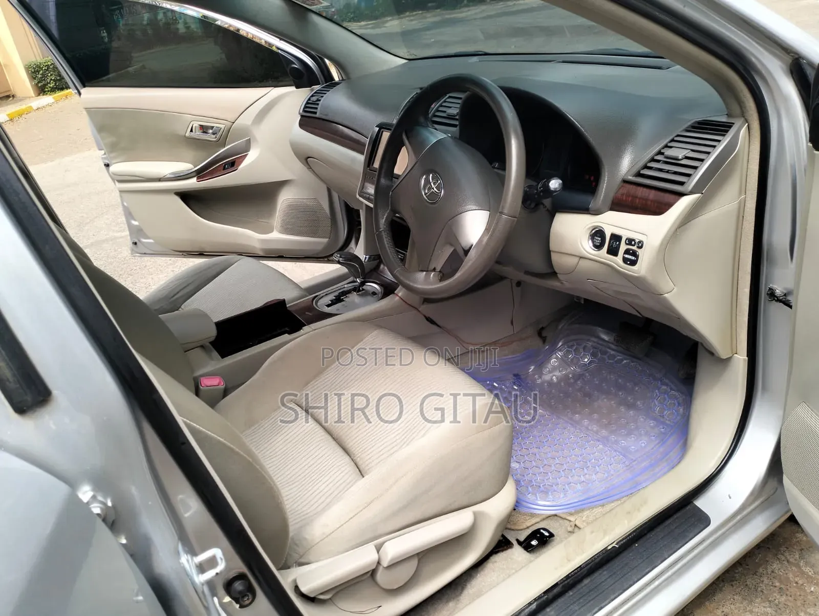 Toyota Premio 2013 Silver
