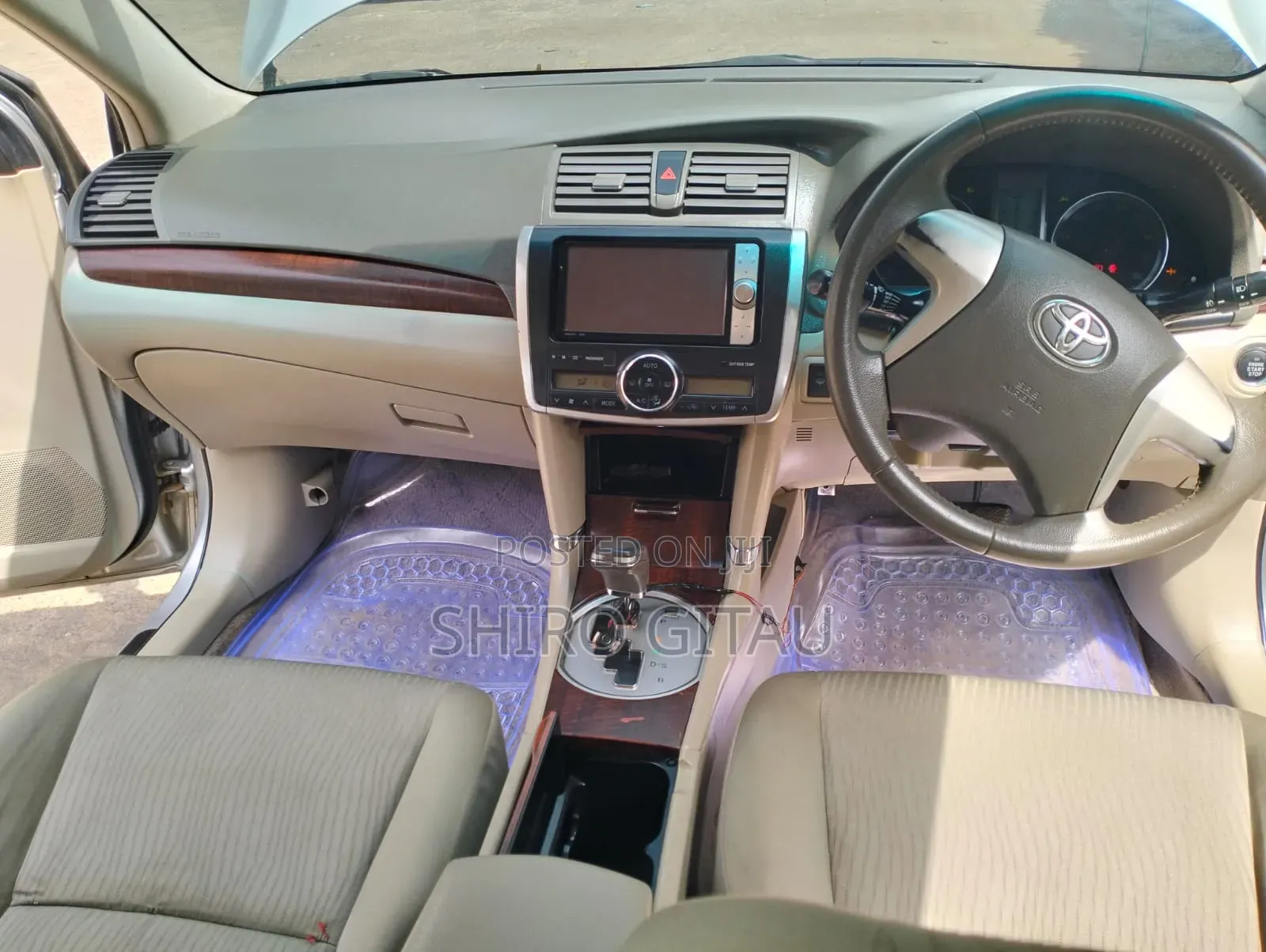Toyota Premio 2013 Silver