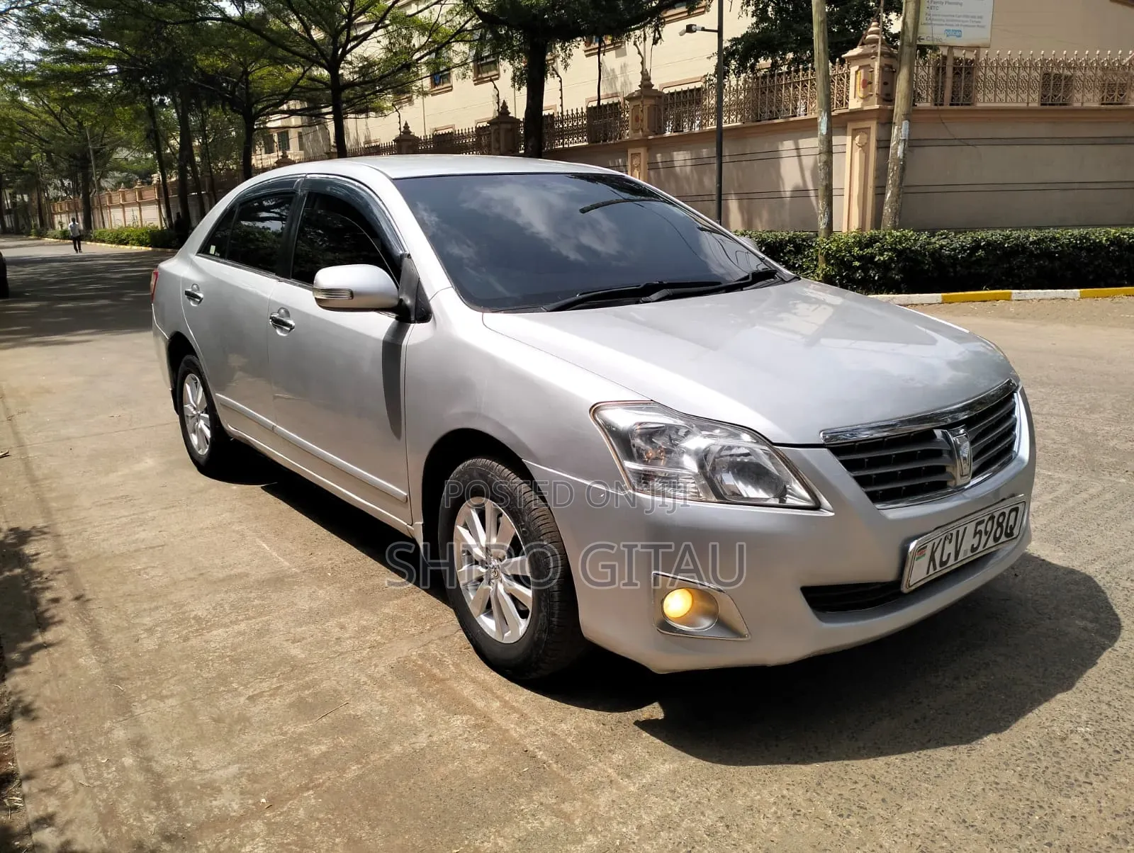 Toyota Premio 2013 Silver