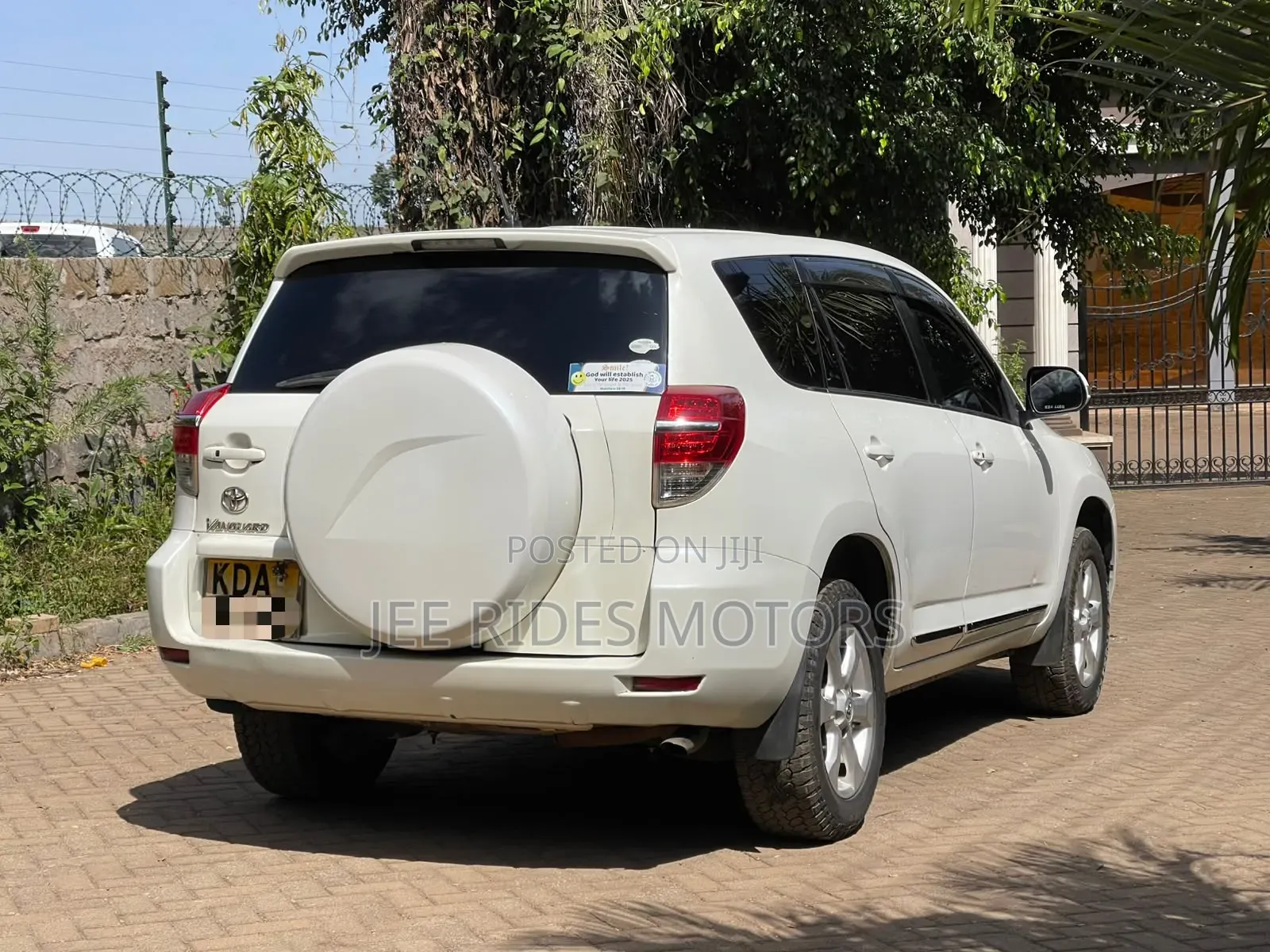Toyota Vanguard 2013 White