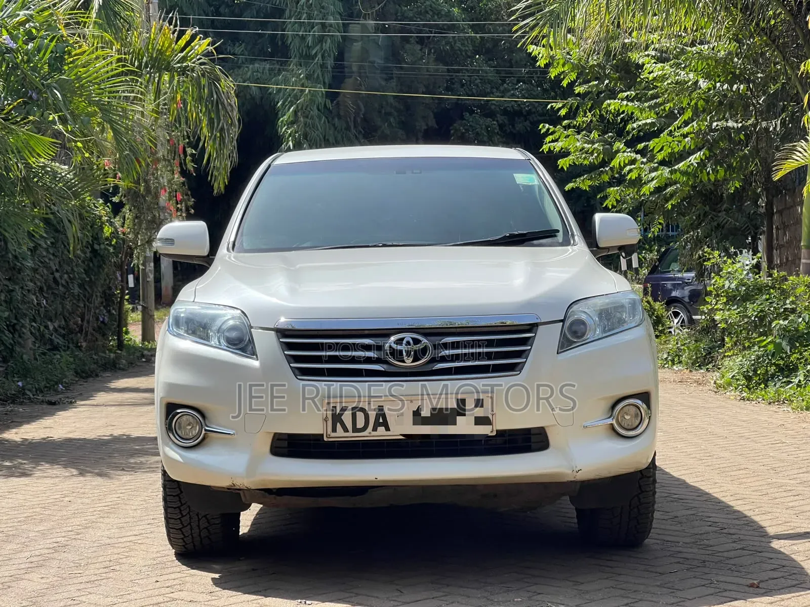Toyota Vanguard 2013 White