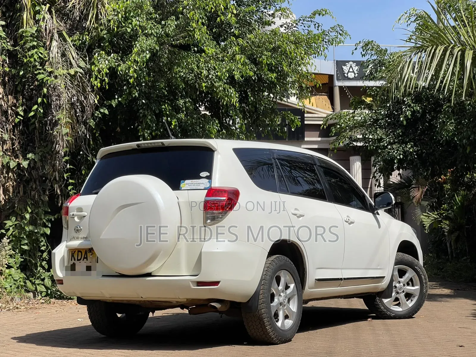 Toyota Vanguard 2013 White