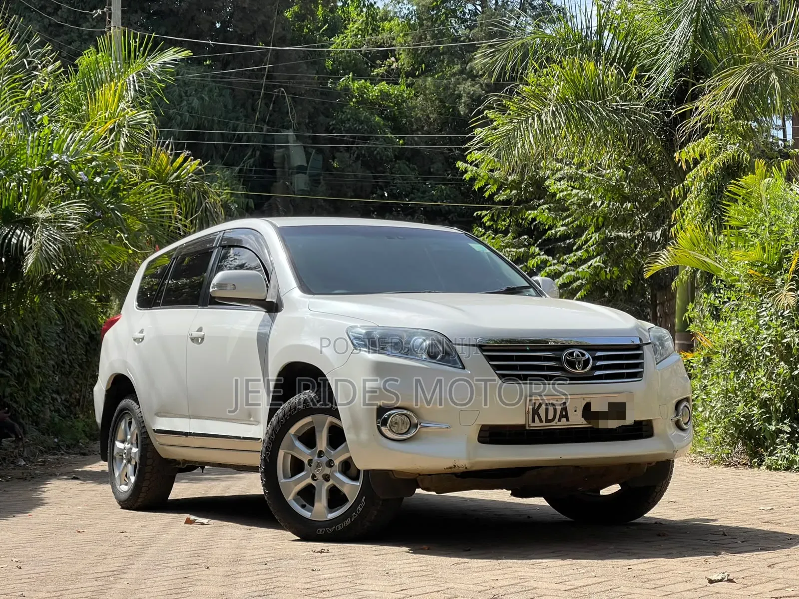 Toyota Vanguard 2013 White