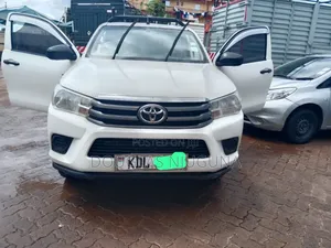 Toyota Hilux 2019 White
