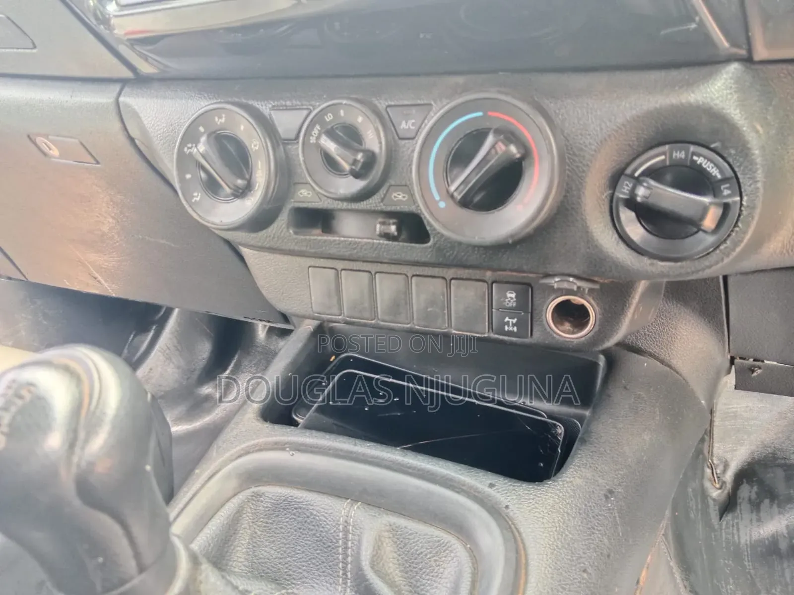 Toyota Hilux 2023 White