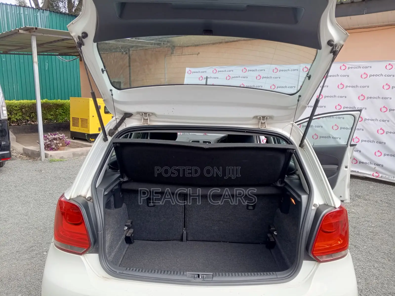 Volkswagen Polo 2012 White