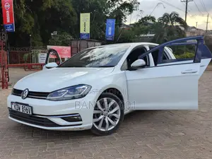 Volkswagen Golf TSI S FWD 2018 White