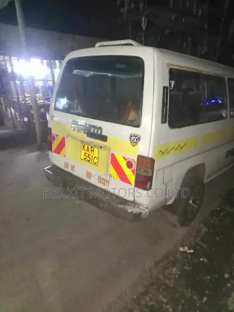 Nissan Caravan (Urvan) 2003 White