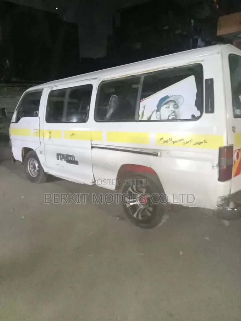 Nissan Caravan (Urvan) 2003 White