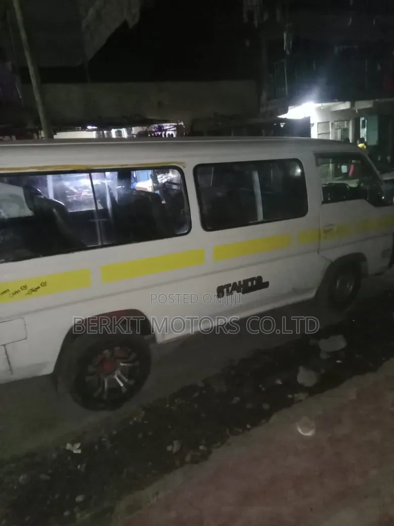 Nissan Caravan (Urvan) 2003 White