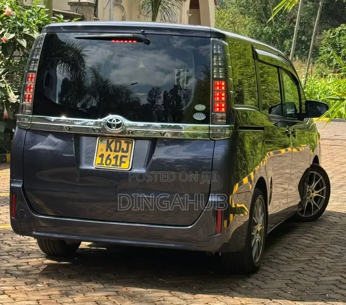 Toyota Voxy 2015 Blue
