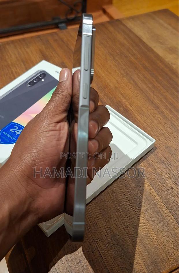 New Samsung Galaxy A56 256 GB Black - thumbnail 3