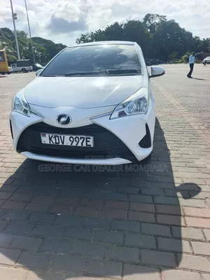 Toyota Vitz 1.3 AWD 5dr 2018 White
