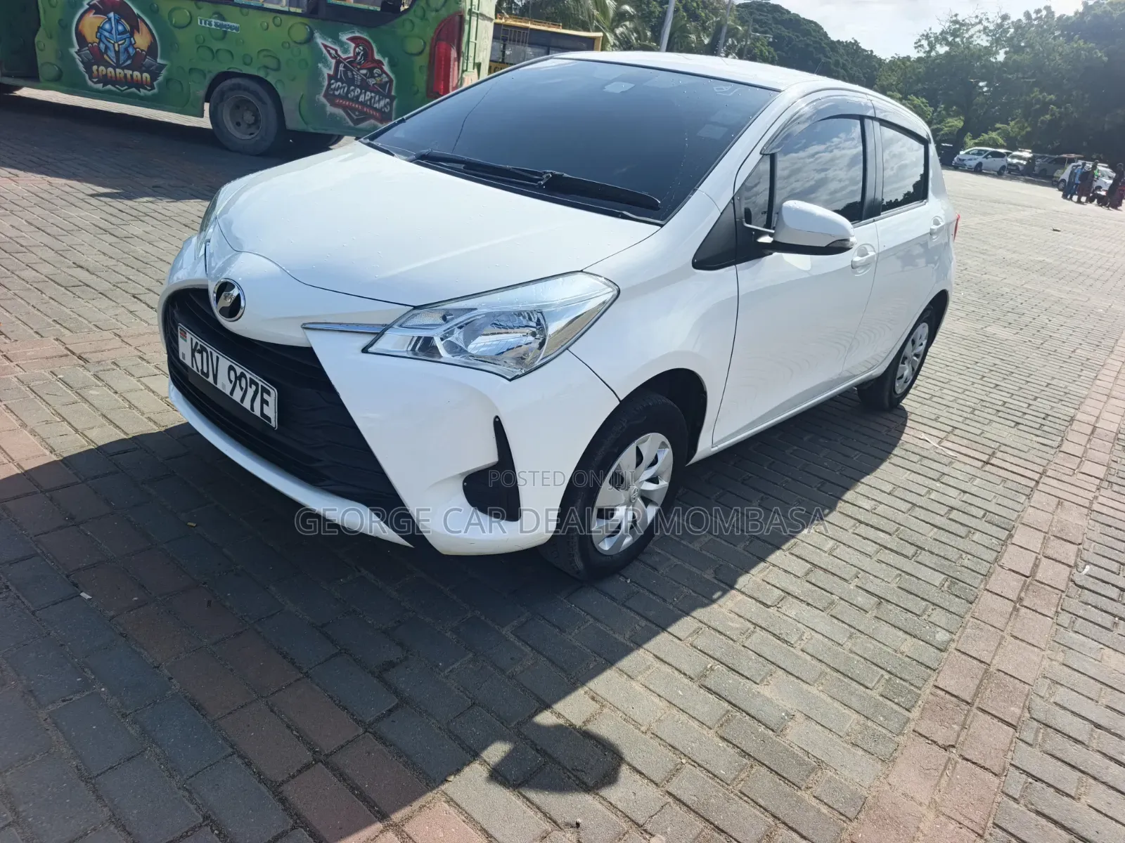 Toyota Vitz 1.3 AWD 5dr 2018 White