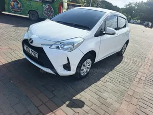 Toyota Vitz 1.3 AWD 5dr 2018 White