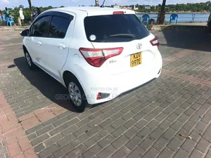 Toyota Vitz 1.3 AWD 5dr 2018 White