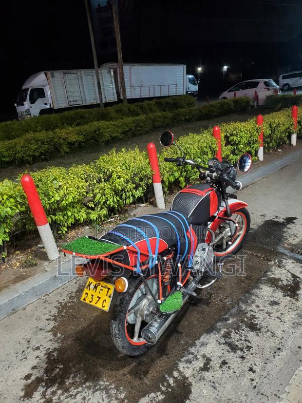 Bajaj Boxer 100 2024 Red