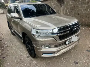 Toyota Land Cruiser 2017 Gold