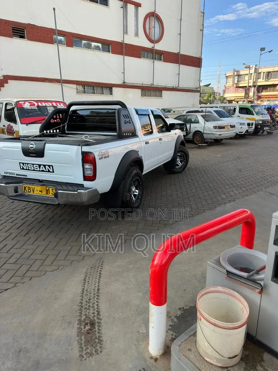 Nissan Hardbody 2013 White