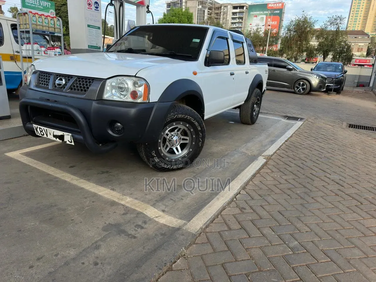 Nissan Hardbody 2013 White