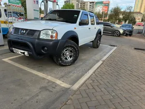 Nissan Hardbody 2013 White