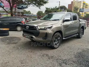 Toyota Hilux 2024 Gray