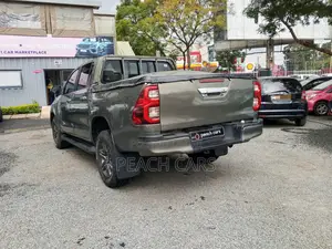 Toyota Hilux 2024 Gray