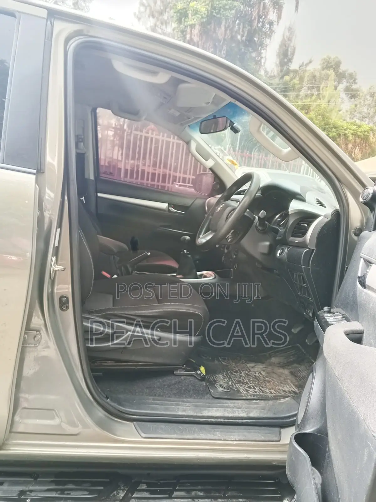 Toyota Hilux 2024 Gray