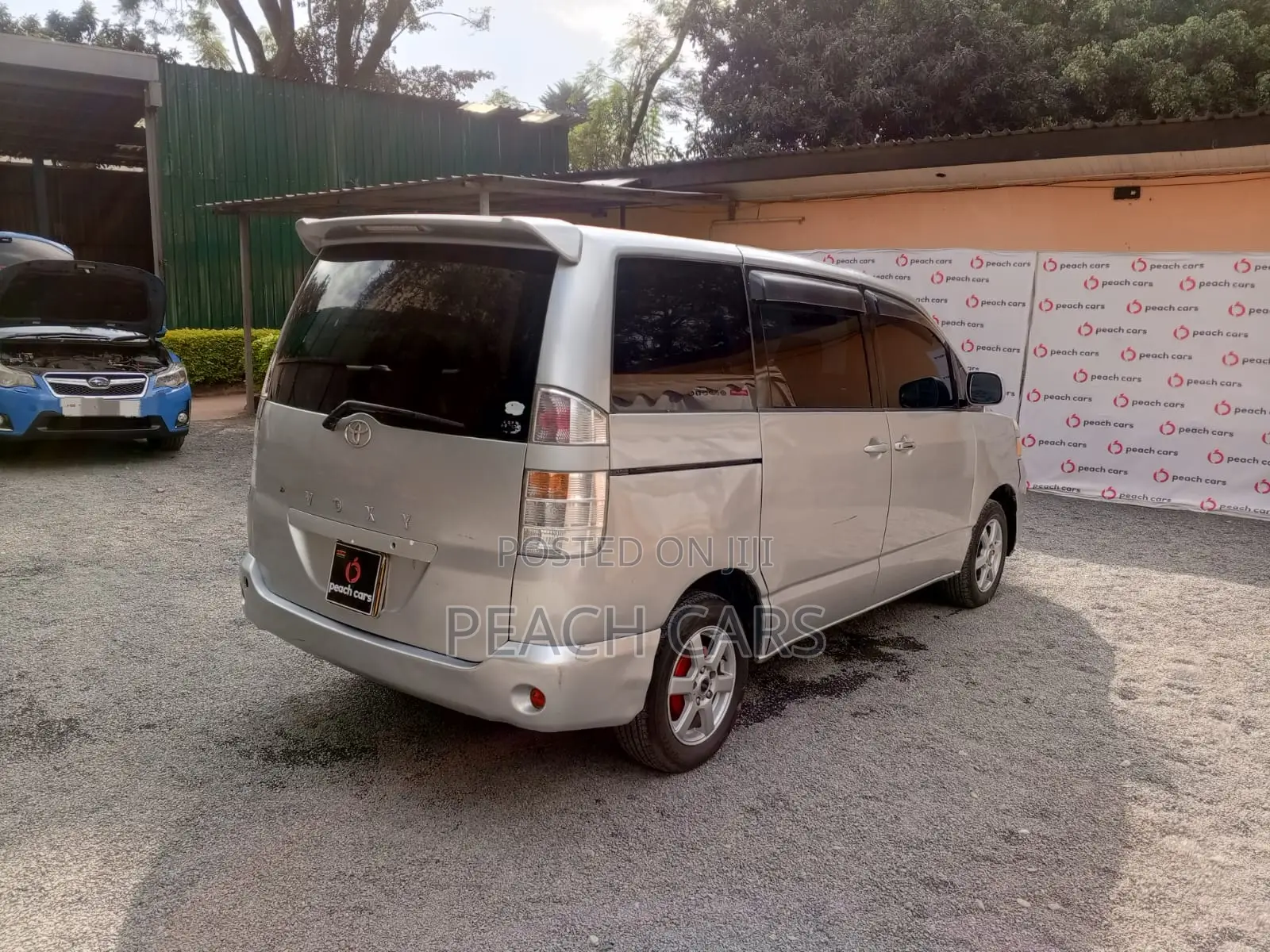 Toyota Voxy 2006 Silver