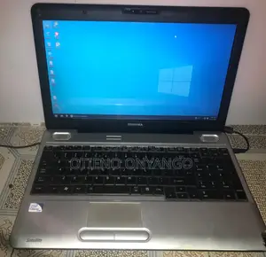 Laptop Toshiba Satellite L500 3GB Intel Celeron HDD+SSD 320GB