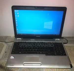 Laptop Toshiba Satellite L500 3GB Intel Celeron HDD+SSD 320GB